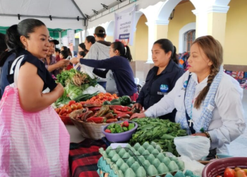Durante las ferias, los asistentes podrán adquirir alimentos de la canasta básica. / Foto: MAGA