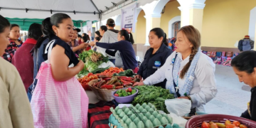 Durante las ferias, los asistentes podrán adquirir alimentos de la canasta básica. / Foto: MAGA