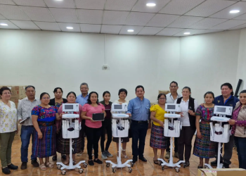 Entregan equipo médico a servicios de salud de Chimaltenango./Foto: MSPAS.