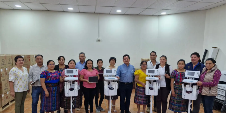 Entregan equipo médico a servicios de salud de Chimaltenango./Foto: MSPAS.