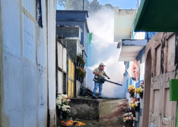 MSPAS refuerza acciones de prevención del dengue en los cementerios. (Foto: MSPAS)