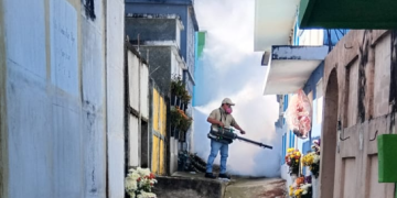 MSPAS refuerza acciones de prevención del dengue en los cementerios. (Foto: MSPAS)