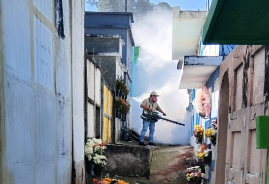 MSPAS refuerza acciones de prevención del dengue en los cementerios. (Foto: MSPAS)