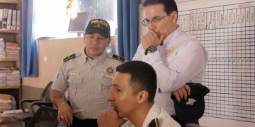 Villeda reiteró su compromiso de mantener una supervisión constante en los distintos departamentos. / Foto: Analí Camey.