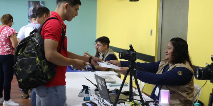 Mingob informó sobre los riesgos de la migración irregular durante la ExpoCAP Escuintla. (Foto: IGM)