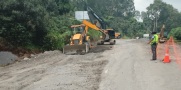 Construyen tercer carril en el km 194 de la ruta Cito-Zarco./Foto: CIV.