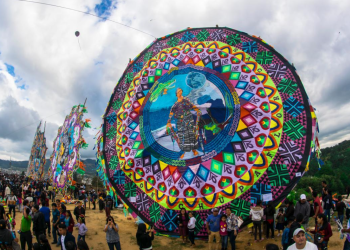 Barriletes gigantes de Sumpango y Santiago Sacatepéquez./Foto: MCD.