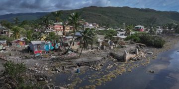 Las autoridades de Jamaica informaron que muchas comunidades aún se encuentran aisladas.