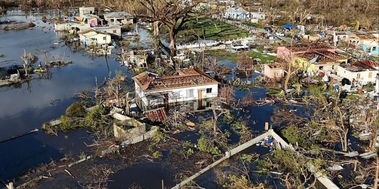Escenas de inundaciones y destrucción se observan en países del Caribe tras el paso del huracán Melissa.