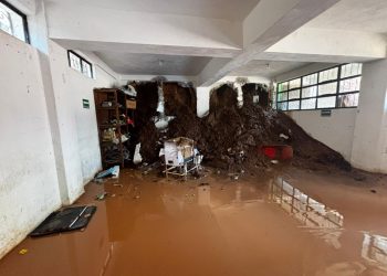 Un deslizamiento de tierra causó daños severos a una escuela en San Pedro Jocopilas, Quiché.