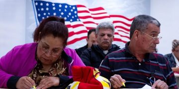 El nuevo examen de ciudadanía de Estados Unidos incluye 28 nuevas preguntas.