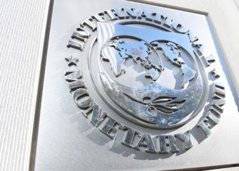 La incertidumbre en política comercial sigue siendo elevada y en ausencia de acuerdos claros, afirma el FMI.