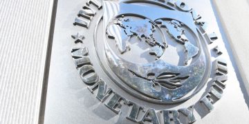 La incertidumbre en política comercial sigue siendo elevada y en ausencia de acuerdos claros, afirma el FMI.