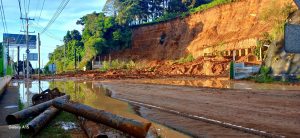 Construirán una barrera para contener el material que se siga desprendiendo en el kilómetro 24 de la ruta a El Salvador. / Foto: Conred.