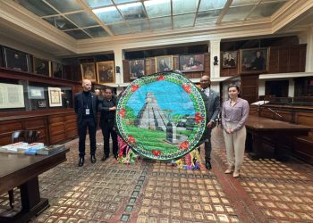 Consulado de Guatemala lleva la tradición de los barriletes de Sumpango a los connacionales en Nueva York. / Foto: Minex.