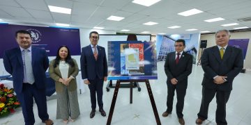 Presentan sello postal conmemorativo de los 200 años del Ministerio de Finanzas Públicas. / Foto: Minfin.