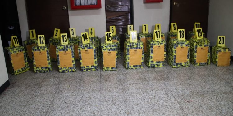 PNC localiza droga en Escuintla valorada en 40 millones de quetzales. / Foto: PNC.