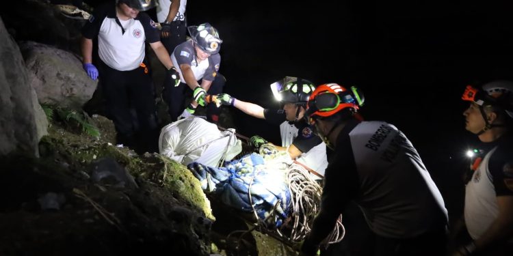 Cuerpos de Bomberos Voluntarios encontraron ocho cadáveres en Palencia. (Foto: Bomberos Voluntarios)