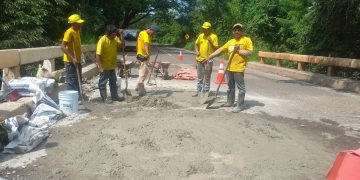Reparaciones en puente El Pajal, CA-2 Oriente. / Foto: CIV.