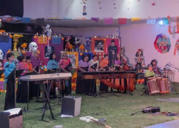 Rinden homenaje a mujeres guatemaltecas y mexicanas en Día de Todos los Santos