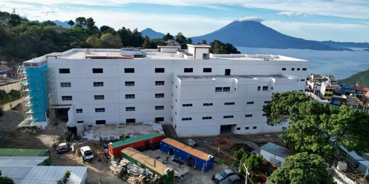 La construcción del nuevo hospital de Sololá tiene un avance del 74 % y se prevé que concluya en marzo de 2026.