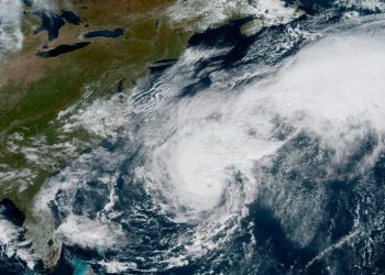 Meteorólogos pronostican que Imelda se convertirá en un sistema extratropical el jueves.