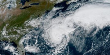 Meteorólogos pronostican que Imelda se convertirá en un sistema extratropical el jueves.