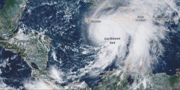 Jamaica y el este de Cuba se alistan para la llegada del huracán Melissa.
