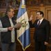 El presidente Bernardo Arévalo toma juramento de Marco Antonio Villeda quien asume el cargo de ministro de Gobernación.