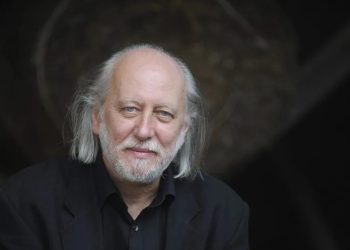 El escritor húngaro László Krasznahorkai fue galardonado por la Academia Sueca con el Premio Nobel de Literatura 2025.