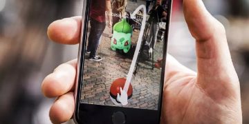 Los padres deben involucrarse en el control del tiempo que pasan los niños frente al móvil, porque ello influye en la salud y el éxito de sus hijos.