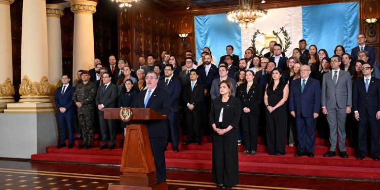 Presidente Arévalo, Gabinete y diputados oficialistas en Cadena Nacional./Foto: Byron de la Cruz.
