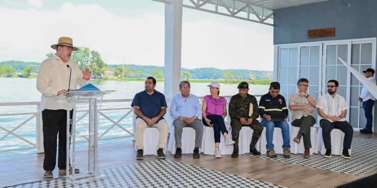 Al concluir su viaje de trabajo a Petén como parte de su gira A tu tierra el presidente Bernardo Arévalo hace un llamado a cuidar y proteger el medio ambiente.