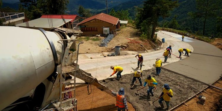 Avanza el mejoramiento de la ruta de Santa Bárbara, Huehuetenango, que conecta con la ruta Interamericana. / Foto: CIV.