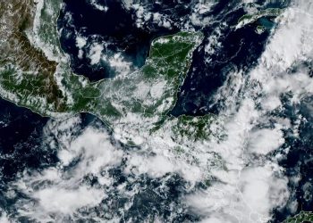 Ingreseo de humedad de ambos litorales y frente frío promueve la caída de lluvias fuertes por la tarde y noche.
