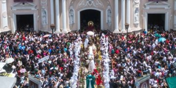 Durante octubre miles de devotos visitan la Basílica del Rosario para celebrar a la Virgen
