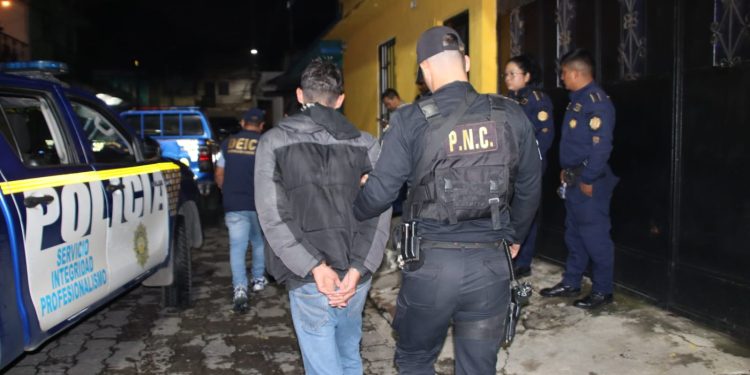 Las autoridades vinculan a los integrantes de Los distribuidores de La Chana con múltiples ilícitos, entre ellos asesinato, tentativa de asesinato, asociación ilícita entre otros. / Foto: PNC