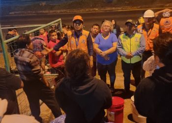 Conred mantiene atención permanente a familias sobre prevención de emergencias. / Foto: Conred.