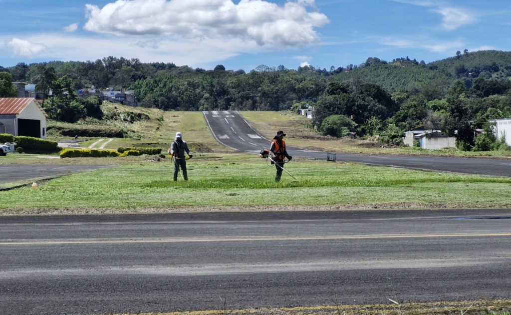 Acciones técnicas, de mantenimiento y modernización en los aeródromos y aeropuertos del país refuerzan el compromiso del CIV y la DGAC con un sistema aeronáutico más seguro y eficiente.