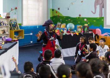 Ajolontropo y títeres acercan la antropología a estudiantes en la Biblioteca Nacional. Fotos: MCD