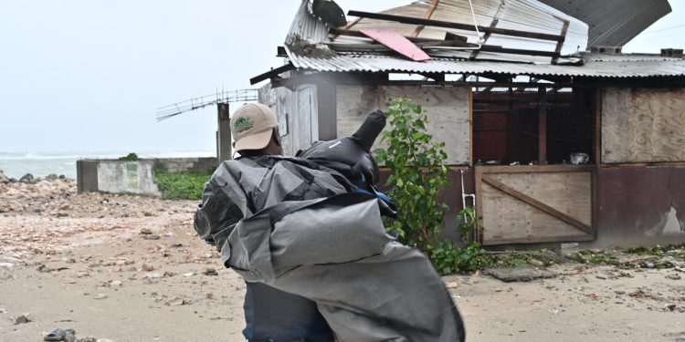 El huracán Melissa sigue provocando daños en el Caribe. / Foto: EFE.