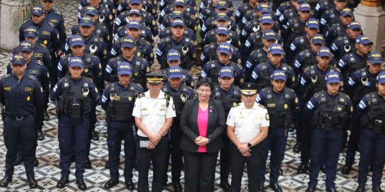 Fortalecimiento de acciones de seguridad con la incorporación de nuevos agentes de PNC en Quetzaltenango