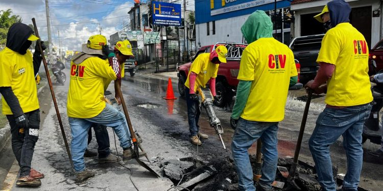 CIV avanza en la recuperación vial en Huehuetenango