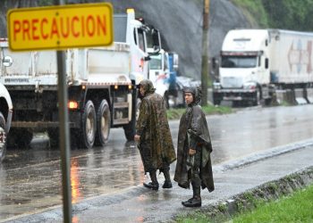 Mantienen activos mecanismos de comunicación y respuesta ante derrumbe en carretera a El Salvador