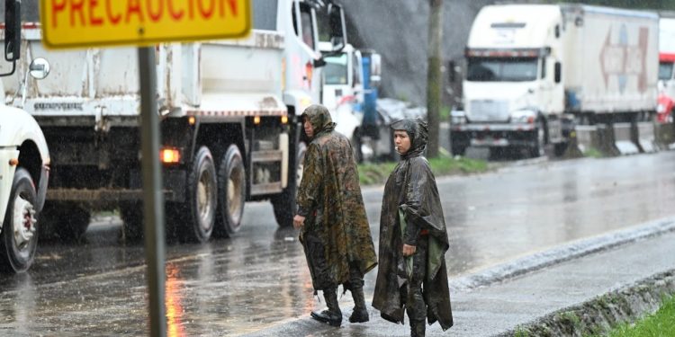 Mantienen activos mecanismos de comunicación y respuesta ante derrumbe en carretera a El Salvador