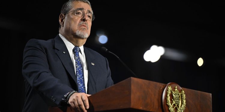 Presidente Arévalo destaca la dignidad y la justicia como legados de la Revolución de 1944