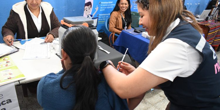 Avanza jornada móvil de servicios integrados en San Sebastián Coatán, Huehuetenango