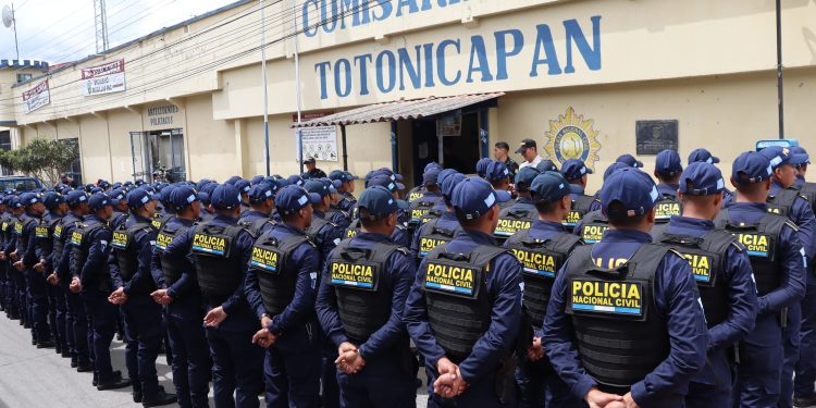 100 nuevos agentes de la PNC refuerzan la seguridad en Totonicapán