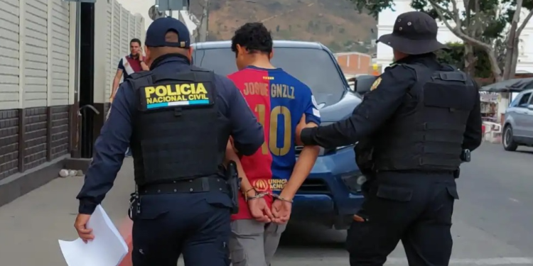 Capturado por el delito de homicidio de dos hombres. / Foto: PNC