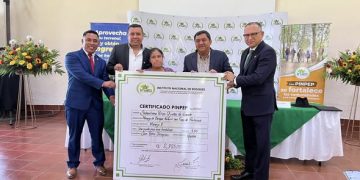Entrega Simbólica de Incentivos Forestales en Quiché